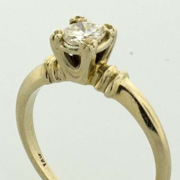 .35 CT Untreated Mined Diamond Ring in White Gold - Picture 8 of 9